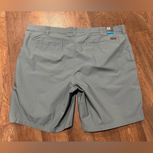 Columbia Washed Out Mens Cotton Shorts Size 48x10 Gray Flat Front Casual - Picture 3 of 9